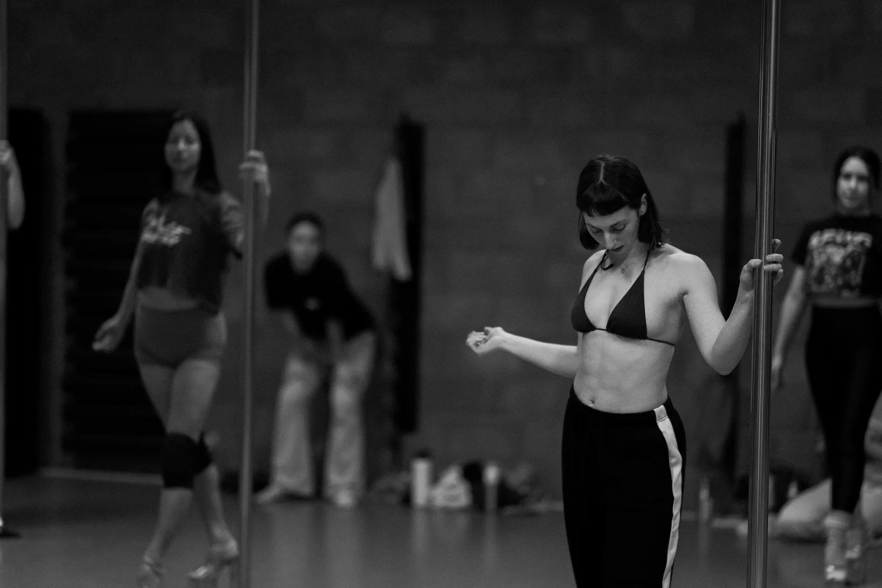 Pole Arena students training together in the Ghent studio